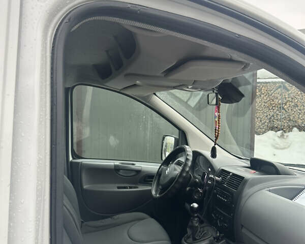 Белый Ситроен Jumpy, объемом двигателя 2 л и пробегом 155 тыс. км за 8555 $, фото 5 на Automoto.ua