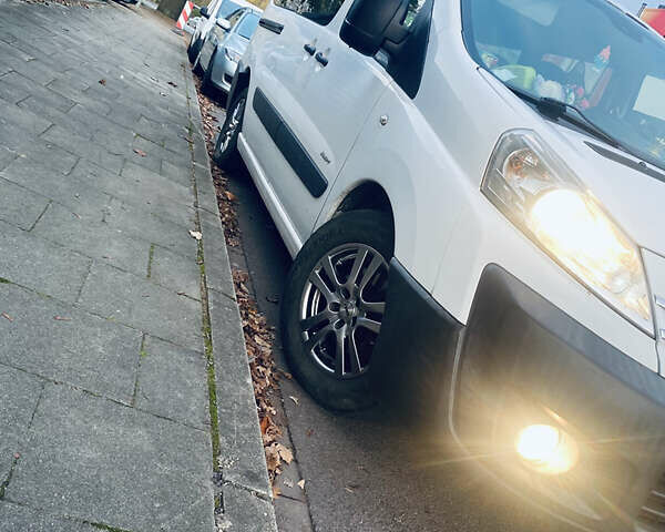 Белый Ситроен Jumpy, объемом двигателя 2 л и пробегом 430 тыс. км за 5500 $, фото 1 на Automoto.ua