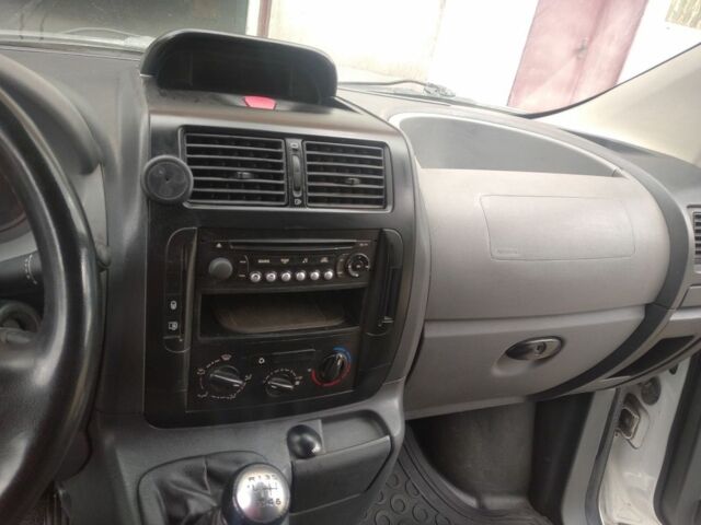 Белый Ситроен Jumpy, объемом двигателя 2 л и пробегом 270 тыс. км за 7500 $, фото 6 на Automoto.ua