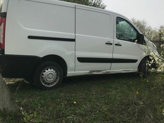 Белый Ситроен Jumpy, объемом двигателя 2 л и пробегом 400 тыс. км за 8500 $, фото 3 на Automoto.ua