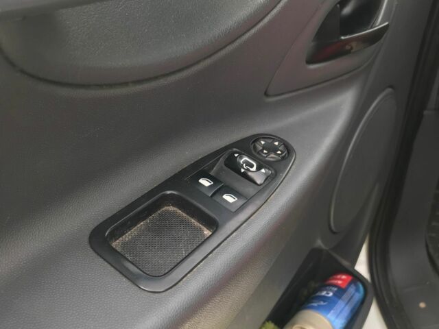 Белый Ситроен Jumpy, объемом двигателя 2 л и пробегом 400 тыс. км за 8500 $, фото 15 на Automoto.ua