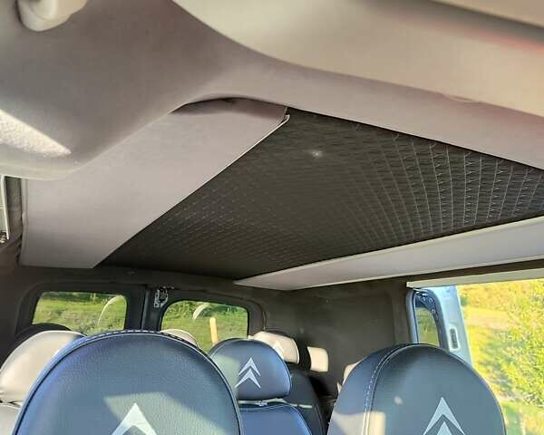 Белый Ситроен Jumpy, объемом двигателя 2 л и пробегом 220 тыс. км за 12000 $, фото 13 на Automoto.ua