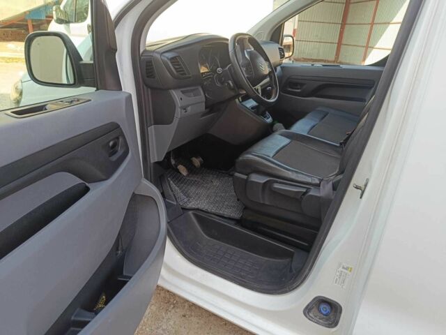 Белый Ситроен Jumpy, объемом двигателя 2 л и пробегом 241 тыс. км за 13200 $, фото 4 на Automoto.ua