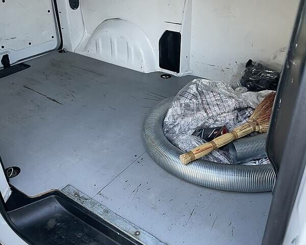 Сітроен Jumpy 2016 у Києві на Automoto.ua Білий Сітроен Jumpy, об'ємом двигуна 2 л та пробігом 271 тис. км за 13000 $, фото 20 на Automoto.ua