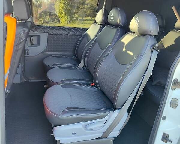 Белый Ситроен Jumpy, объемом двигателя 2 л и пробегом 220 тыс. км за 12000 $, фото 9 на Automoto.ua