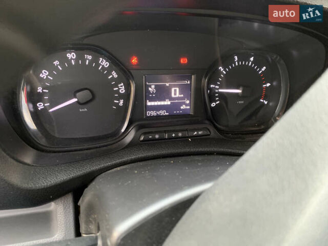 Белый Ситроен Jumpy, объемом двигателя 2 л и пробегом 96 тыс. км за 20952 $, фото 8 на Automoto.ua