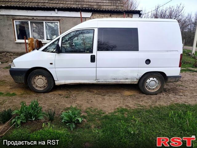 Белый Ситроен Jumpy, объемом двигателя 2 л и пробегом 420 тыс. км за 2800 $, фото 3 на Automoto.ua