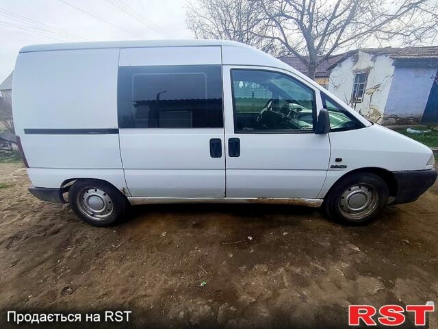 Белый Ситроен Jumpy, объемом двигателя 2 л и пробегом 420 тыс. км за 2800 $, фото 4 на Automoto.ua