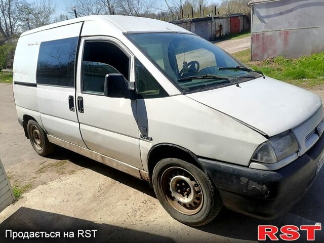 Белый Ситроен Jumpy, объемом двигателя 2 л и пробегом 270 тыс. км за 2200 $, фото 4 на Automoto.ua
