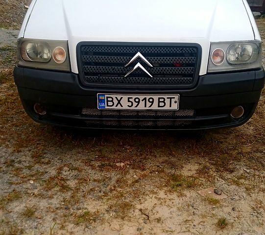 Белый Ситроен Jumpy, объемом двигателя 2 л и пробегом 346 тыс. км за 5000 $, фото 2 на Automoto.ua