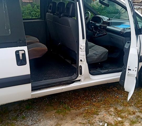 Белый Ситроен Jumpy, объемом двигателя 2 л и пробегом 346 тыс. км за 5000 $, фото 4 на Automoto.ua