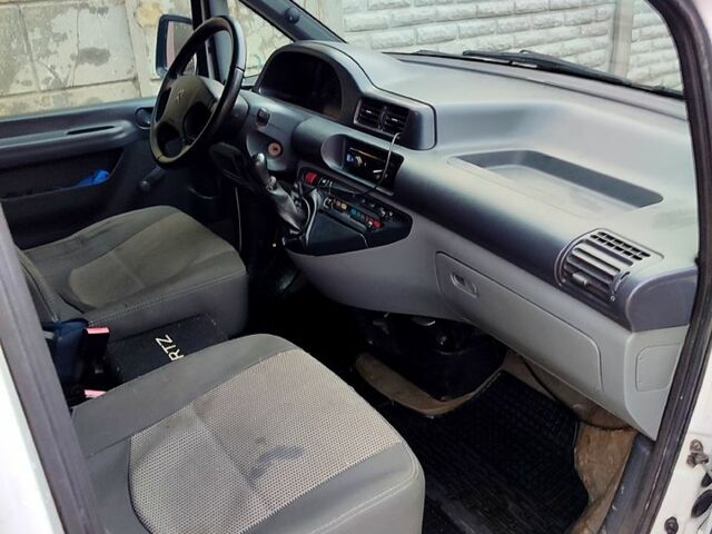 Белый Ситроен Jumpy, объемом двигателя 2 л и пробегом 536 тыс. км за 3000 $, фото 4 на Automoto.ua