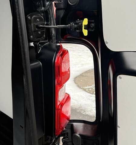 Черный Ситроен Jumpy, объемом двигателя 1.95 л и пробегом 125 тыс. км за 22900 $, фото 17 на Automoto.ua