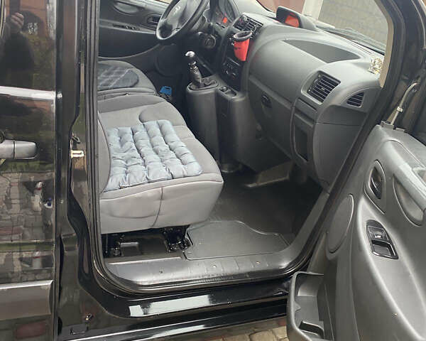 Чорний Сітроен Jumpy, об'ємом двигуна 2 л та пробігом 208 тис. км за 11000 $, фото 4 на Automoto.ua