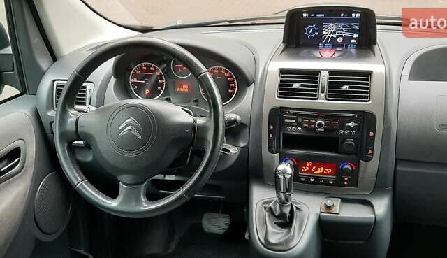 Черный Ситроен Jumpy, объемом двигателя 2 л и пробегом 217 тыс. км за 13500 $, фото 9 на Automoto.ua