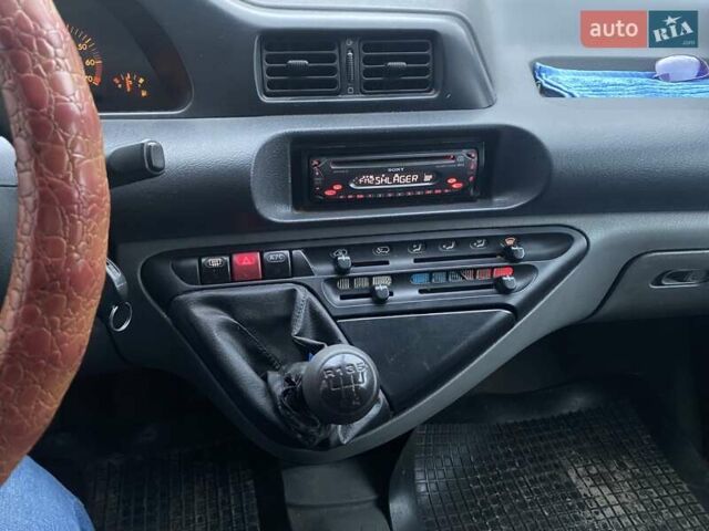 Красный Ситроен Jumpy, объемом двигателя 2 л и пробегом 284 тыс. км за 3800 $, фото 1 на Automoto.ua