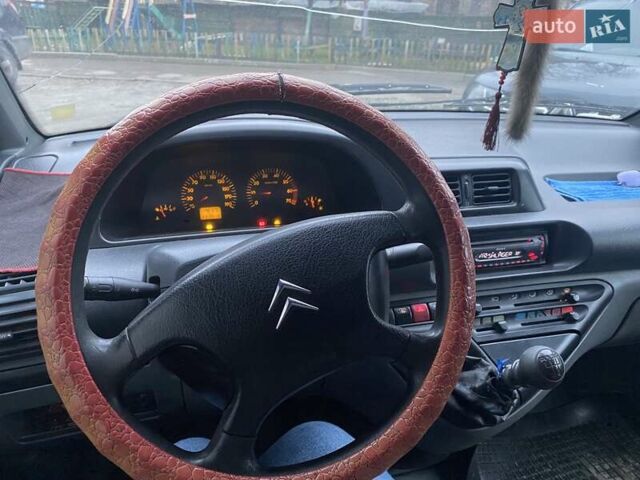 Красный Ситроен Jumpy, объемом двигателя 2 л и пробегом 284 тыс. км за 3800 $, фото 2 на Automoto.ua