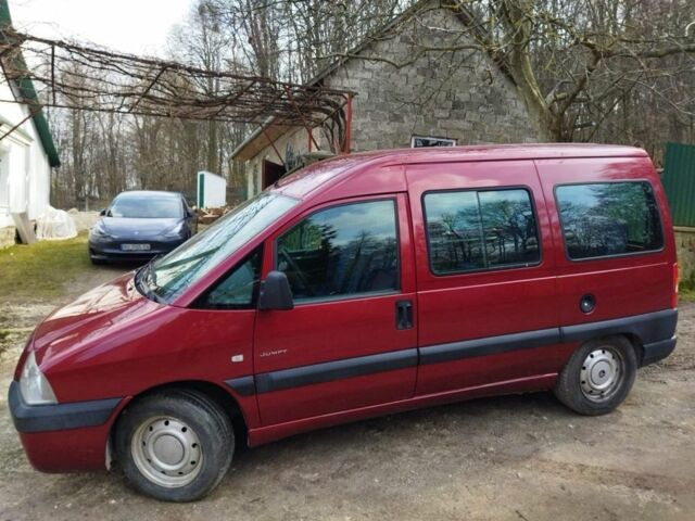Красный Ситроен Jumpy, объемом двигателя 2 л и пробегом 182 тыс. км за 5200 $, фото 1 на Automoto.ua