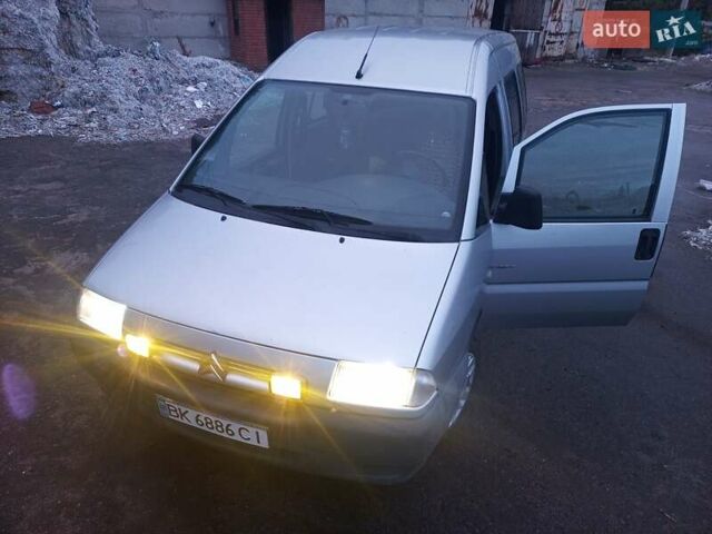 Ситроен Jumpy 2004 в Змиеве на Automoto.ua Серый Ситроен Jumpy, объемом двигателя 2 л и пробегом 245 тыс. км за 4200 $, фото 2 на Automoto.ua