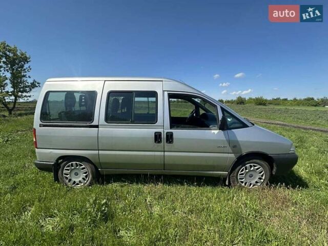 Ситроен Jumpy 2004 в Змиеве на Automoto.ua Серый Ситроен Jumpy, объемом двигателя 2 л и пробегом 245 тыс. км за 4200 $, фото 6 на Automoto.ua