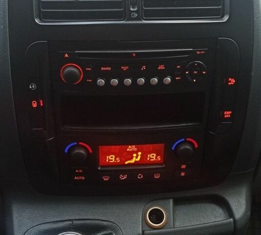 Серый Ситроен Jumpy, объемом двигателя 2 л и пробегом 317 тыс. км за 10500 $, фото 6 на Automoto.ua