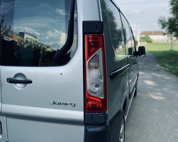 Серый Ситроен Jumpy, объемом двигателя 2 л и пробегом 337 тыс. км за 8600 $, фото 3 на Automoto.ua