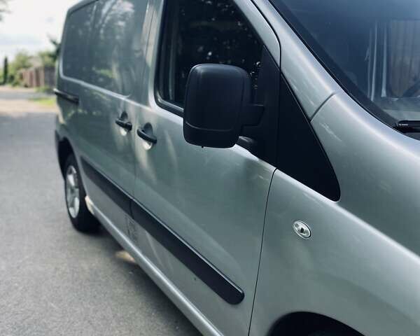 Серый Ситроен Jumpy, объемом двигателя 2 л и пробегом 337 тыс. км за 8600 $, фото 2 на Automoto.ua