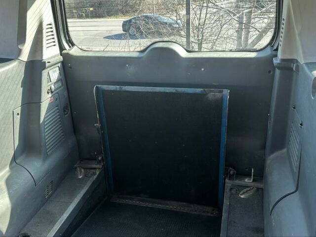 Серый Ситроен Jumpy, объемом двигателя 2 л и пробегом 300 тыс. км за 7200 $, фото 5 на Automoto.ua