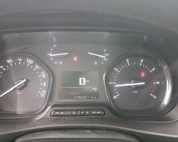 Серый Ситроен Jumpy, объемом двигателя 1.6 л и пробегом 177 тыс. км за 13800 $, фото 43 на Automoto.ua