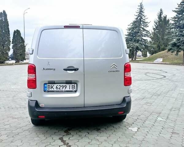 Серый Ситроен Jumpy, объемом двигателя 1.6 л и пробегом 177 тыс. км за 13800 $, фото 11 на Automoto.ua