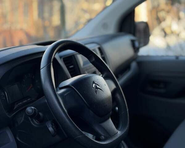 Синий Ситроен Jumpy, объемом двигателя 1.56 л и пробегом 170 тыс. км за 17500 $, фото 4 на Automoto.ua