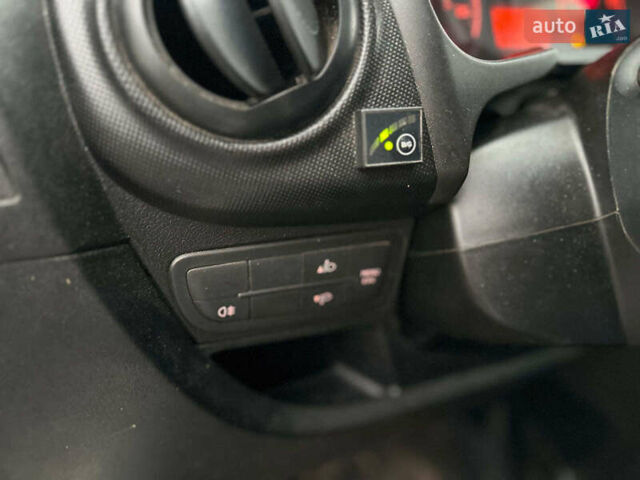 Білий Сітроен Nemo, об'ємом двигуна 1.4 л та пробігом 221 тис. км за 3990 $, фото 10 на Automoto.ua