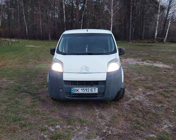 Белый Ситроен Nemo, объемом двигателя 1.4 л и пробегом 300 тыс. км за 2950 $, фото 5 на Automoto.ua