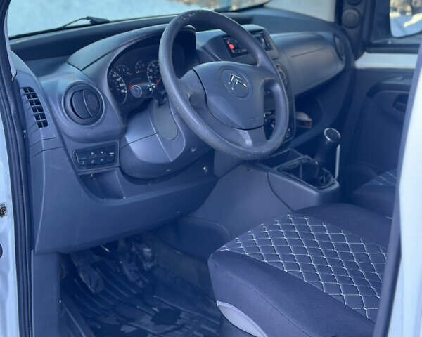 Білий Сітроен Nemo, об'ємом двигуна 1.4 л та пробігом 251 тис. км за 4000 $, фото 4 на Automoto.ua