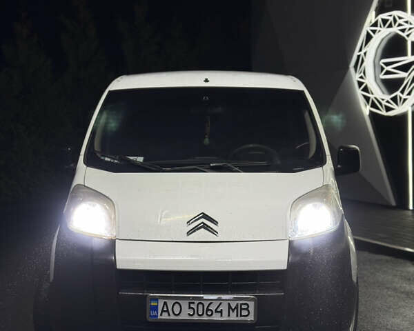 Белый Ситроен Nemo, объемом двигателя 1.4 л и пробегом 300 тыс. км за 4900 $, фото 1 на Automoto.ua