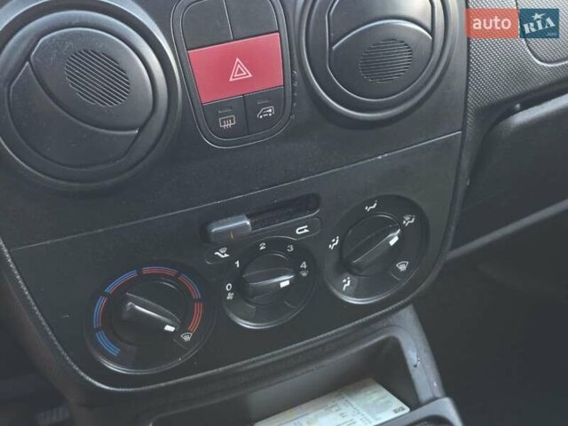 Жовтий Сітроен Nemo, об'ємом двигуна 1.3 л та пробігом 148 тис. км за 3999 $, фото 25 на Automoto.ua