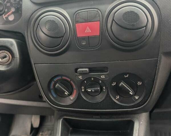 Сірий Сітроен Nemo, об'ємом двигуна 1.36 л та пробігом 295 тис. км за 3600 $, фото 16 на Automoto.ua