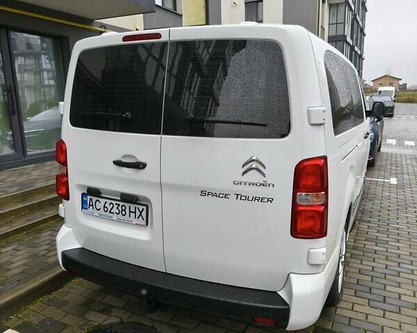 Белый Ситроен Space Tourer, объемом двигателя 2 л и пробегом 178 тыс. км за 22800 $, фото 1 на Automoto.ua
