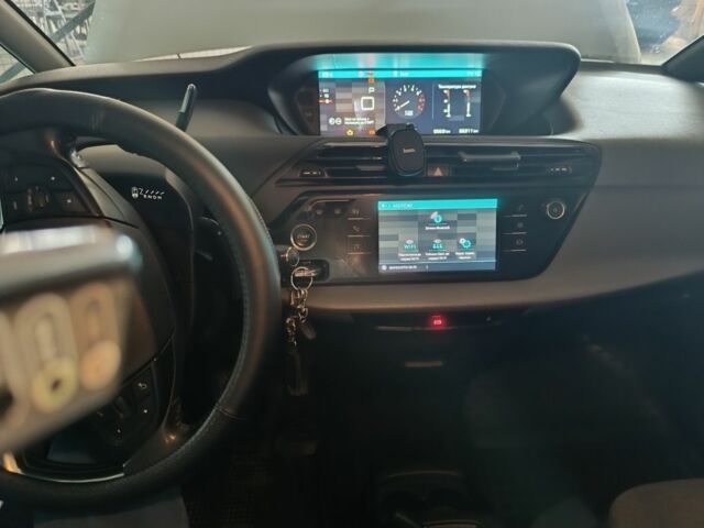 Белый Ситроен Space Tourer, объемом двигателя 1.6 л и пробегом 66 тыс. км за 17600 $, фото 4 на Automoto.ua