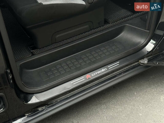 Черный Ситроен Space Tourer, объемом двигателя 1.6 л и пробегом 190 тыс. км за 20900 $, фото 18 на Automoto.ua