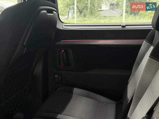 Черный Ситроен Space Tourer, объемом двигателя 1.6 л и пробегом 190 тыс. км за 20900 $, фото 22 на Automoto.ua