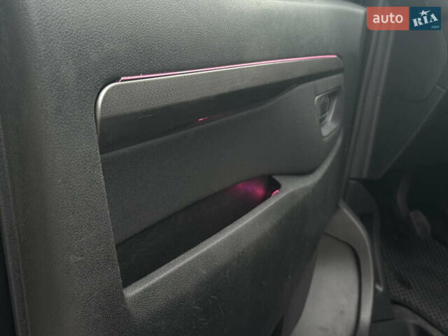 Черный Ситроен Space Tourer, объемом двигателя 1.6 л и пробегом 190 тыс. км за 20900 $, фото 14 на Automoto.ua