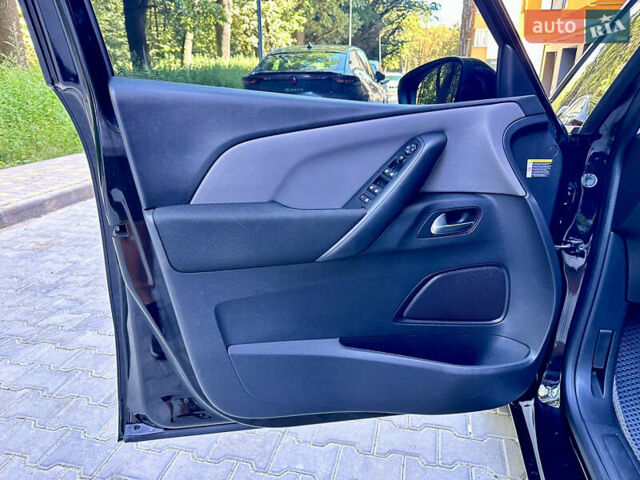 Черный Ситроен Space Tourer, объемом двигателя 2 л и пробегом 188 тыс. км за 15450 $, фото 36 на Automoto.ua