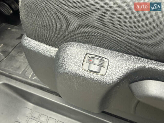 Серый Ситроен Space Tourer, объемом двигателя 2 л и пробегом 150 тыс. км за 27500 $, фото 11 на Automoto.ua