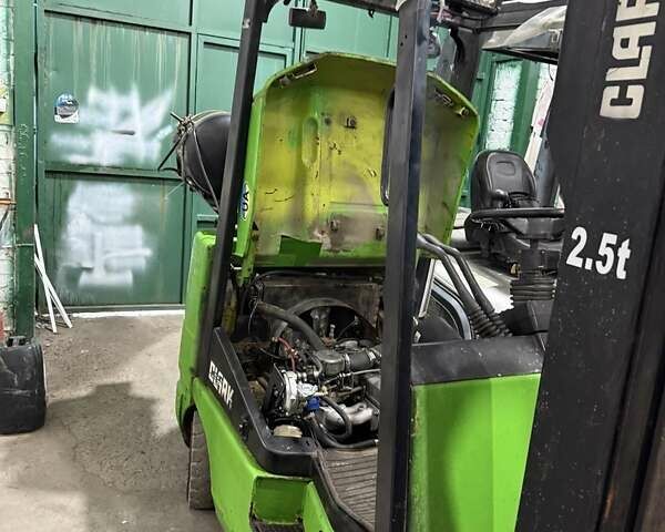 Зеленый Кларк ЦГП, объемом двигателя 2.5 л и пробегом 0 тыс. км за 6000 $, фото 5 на Automoto.ua