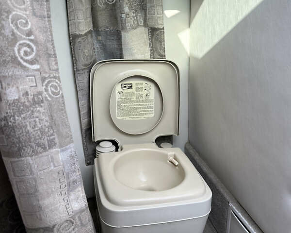 Білий Кроунлайн 220, об'ємом двигуна 5 л та пробігом 200 тис. км за 29999 $, фото 35 на Automoto.ua