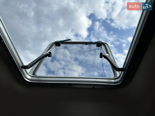 Білий Кроунлайн 220, об'ємом двигуна 5 л та пробігом 200 тис. км за 29999 $, фото 6 на Automoto.ua