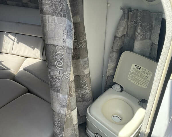 Білий Кроунлайн 220, об'ємом двигуна 5 л та пробігом 200 тис. км за 29999 $, фото 47 на Automoto.ua