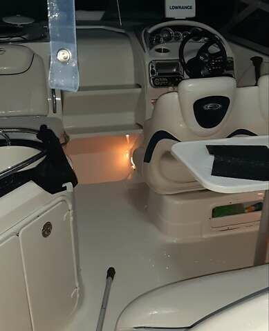 Білий Кроунлайн ЦР, об'ємом двигуна 5.7 л та пробігом 1 тис. км за 40000 $, фото 28 на Automoto.ua