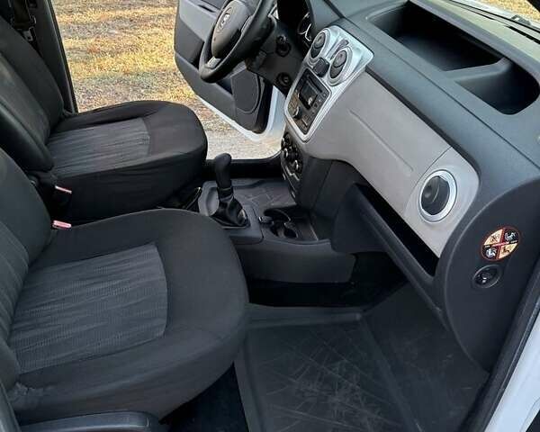 Дачия Доккер 2013 в Запорожье на Automoto.ua Белый Дачия Доккер, объемом двигателя 1.5 л и пробегом 205 тыс. км за 7200 $, фото 7 на Automoto.ua